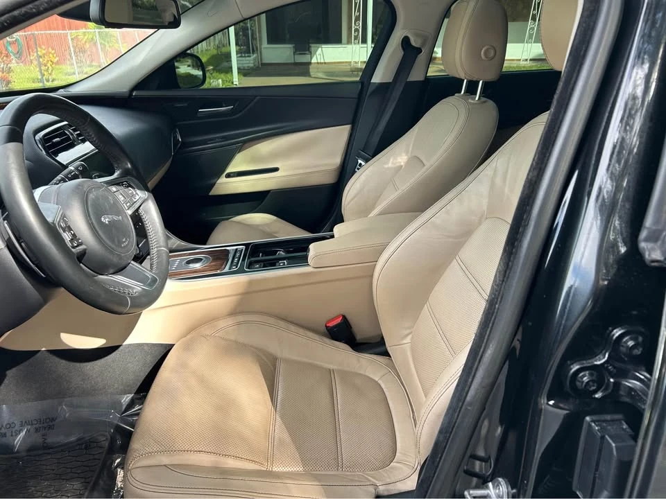 2018 Jaguar XE - Image 7 of 9