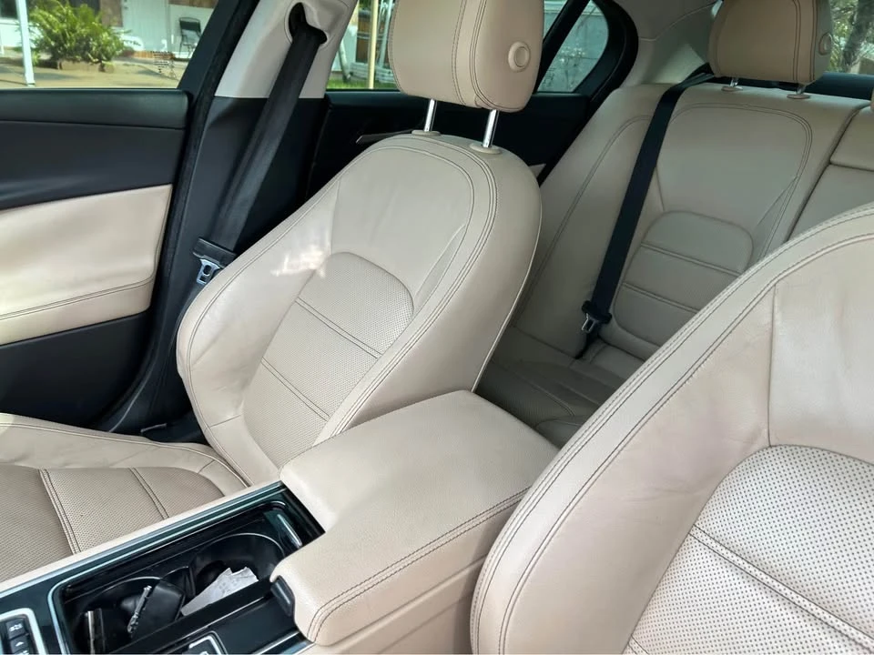 2018 Jaguar XE - Image 8 of 9