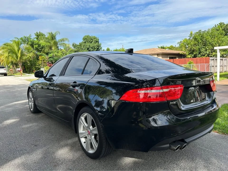2018 Jaguar XE - Image 4 of 9