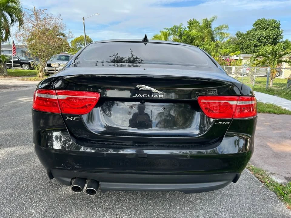 2018 Jaguar XE - Image 5 of 9
