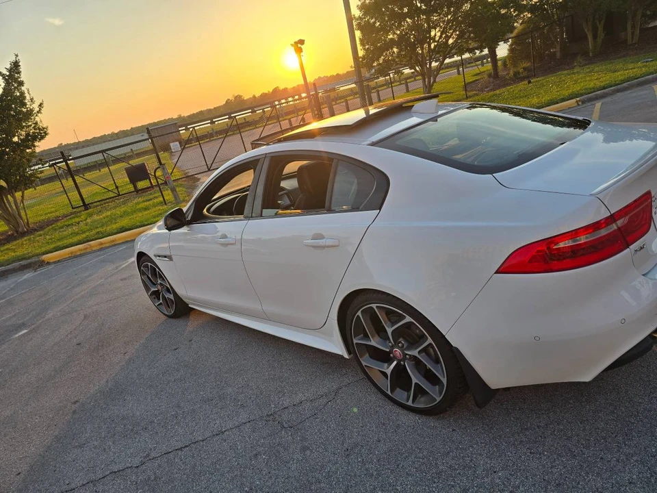 2018 Jaguar XE - Image 4 of 20