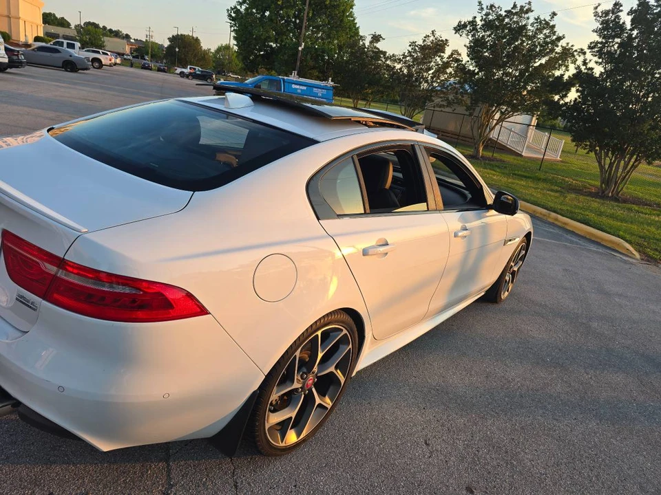 2018 Jaguar XE - Image 3 of 20