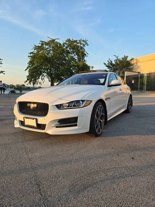 2018 Jaguar XE - Image 2 of 20