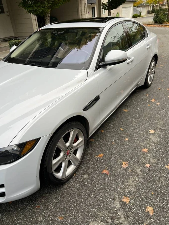 2018 Jaguar XE - Image 6 of 9