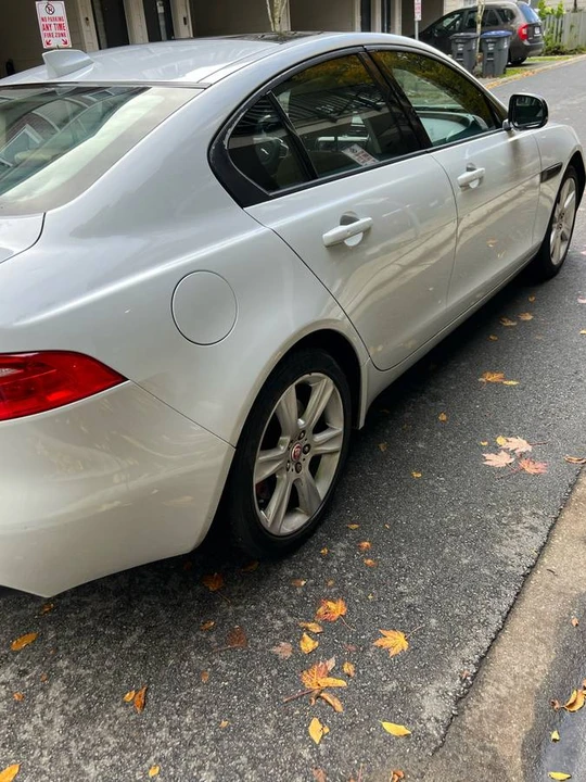 2018 Jaguar XE - Image 7 of 7