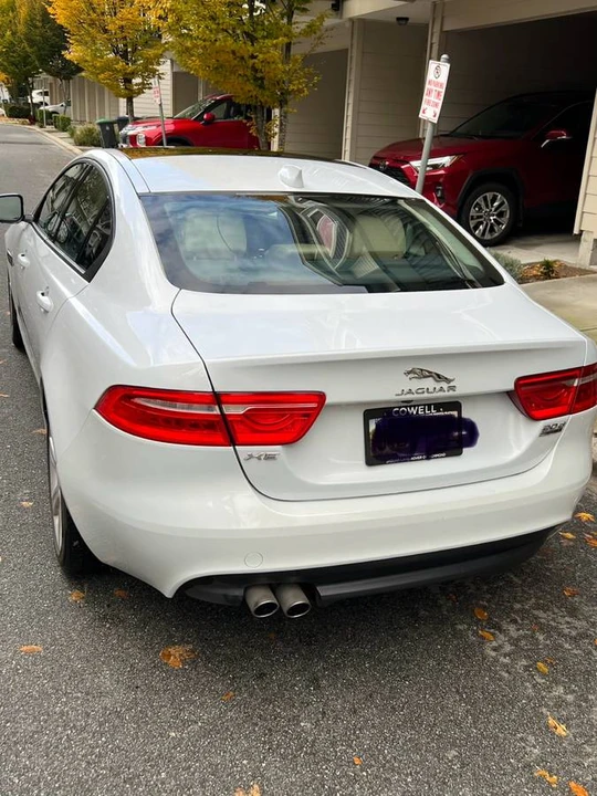 2018 Jaguar XE - Image 2 of 7