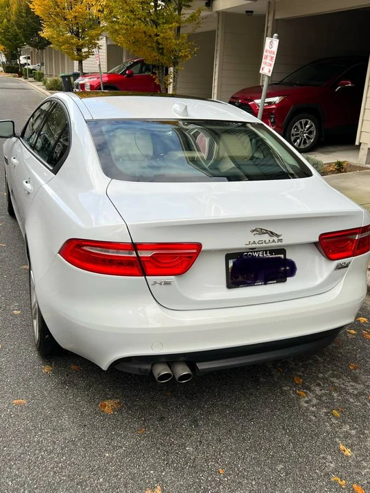 2018 Jaguar XE - Image 7 of 9