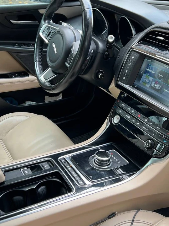 2018 Jaguar XE - Image 3 of 9