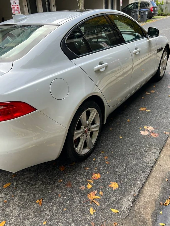 2018 Jaguar XE - Image 8 of 9