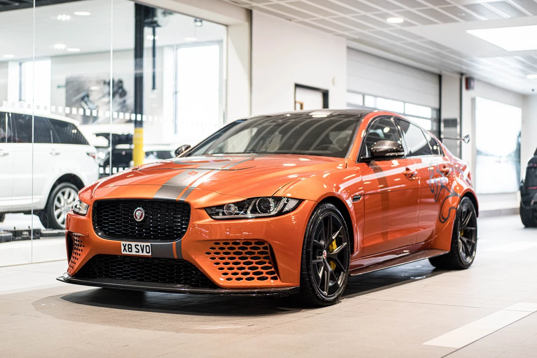 2018 Jaguar XE - Image 2 of 31
