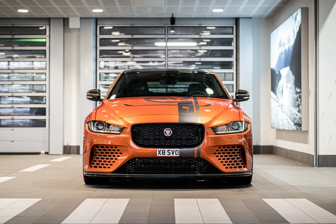 2018 Jaguar XE - Image 3 of 31