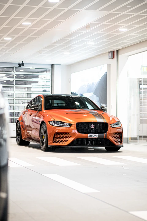 2018 Jaguar XE - Image 15 of 31