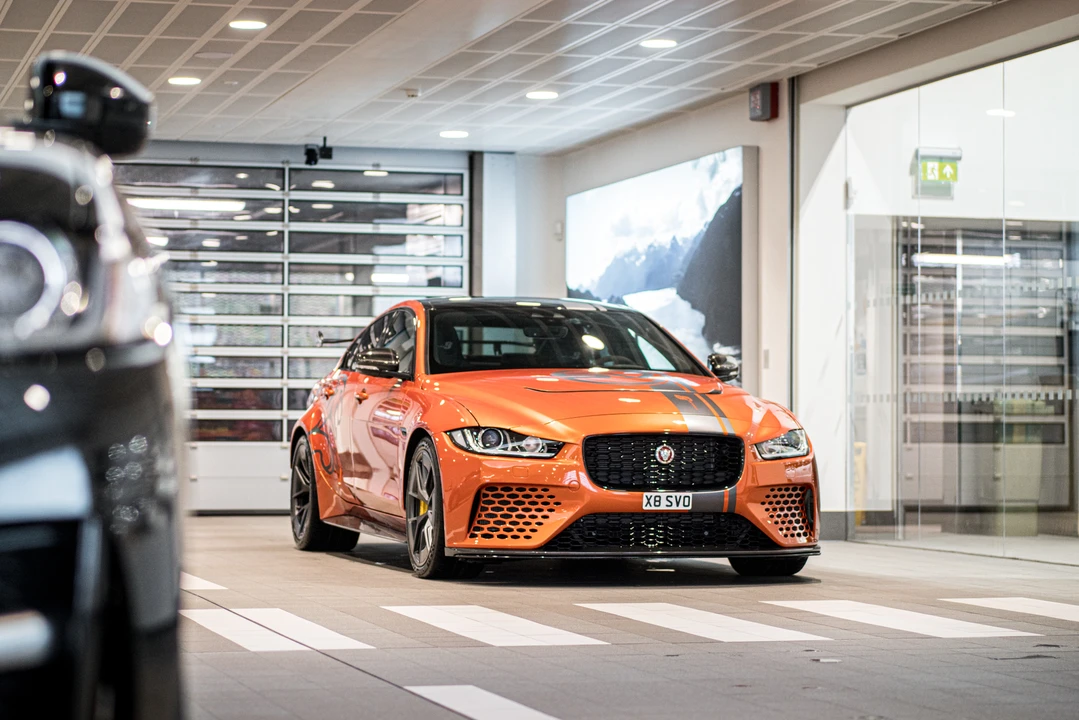 2018 Jaguar XE - Image 4 of 31