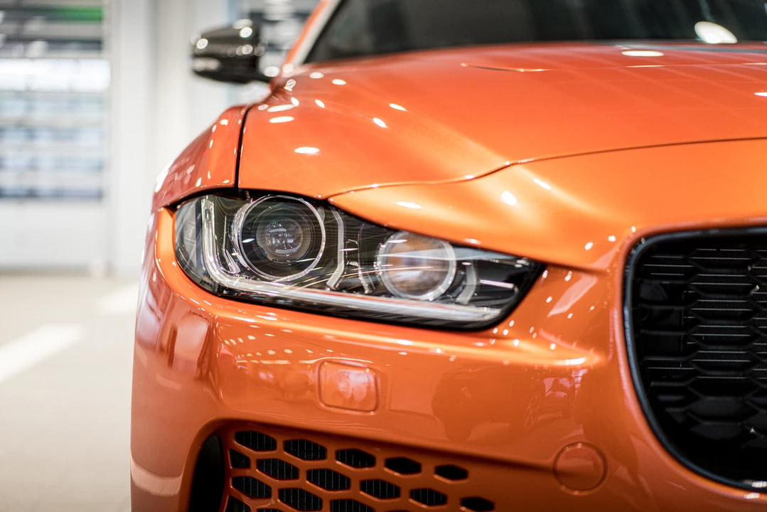 2018 Jaguar XE - Image 27 of 31