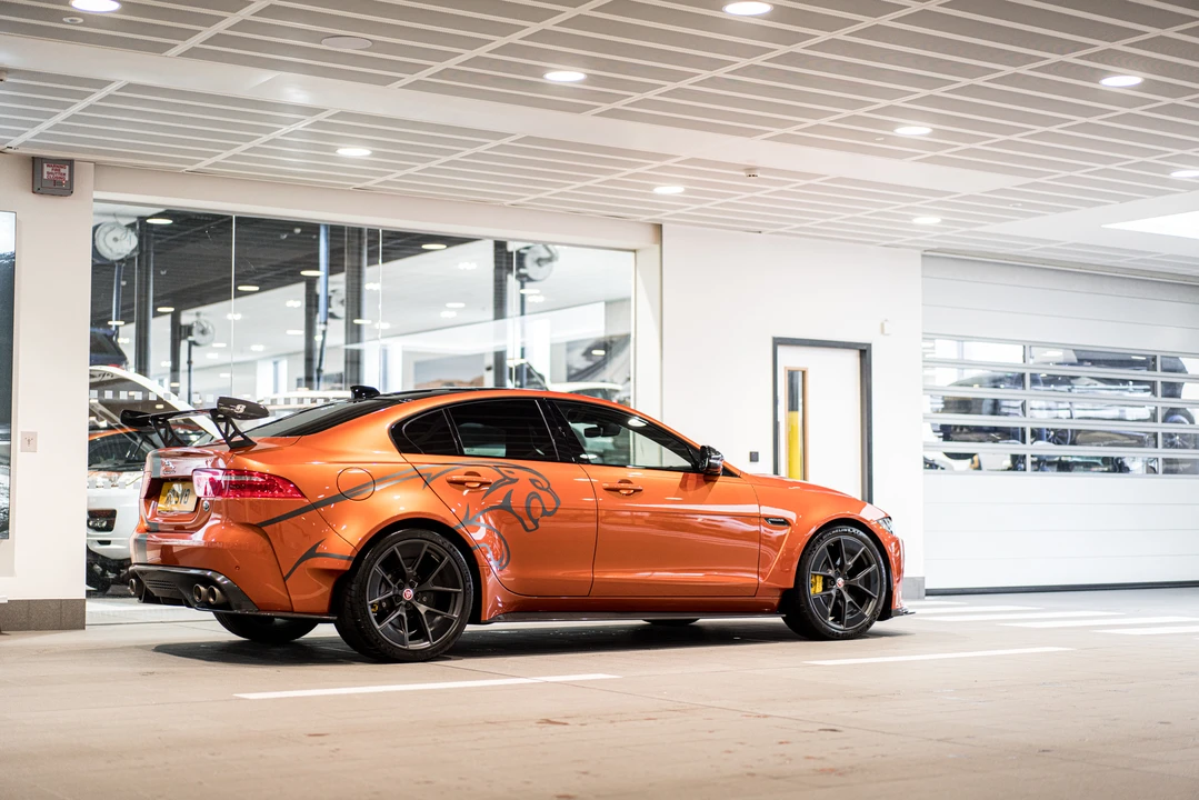 2018 Jaguar XE - Image 5 of 31
