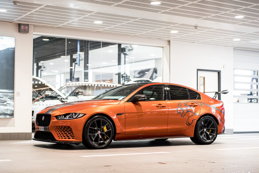 2018 Jaguar XE - Image 8 of 31