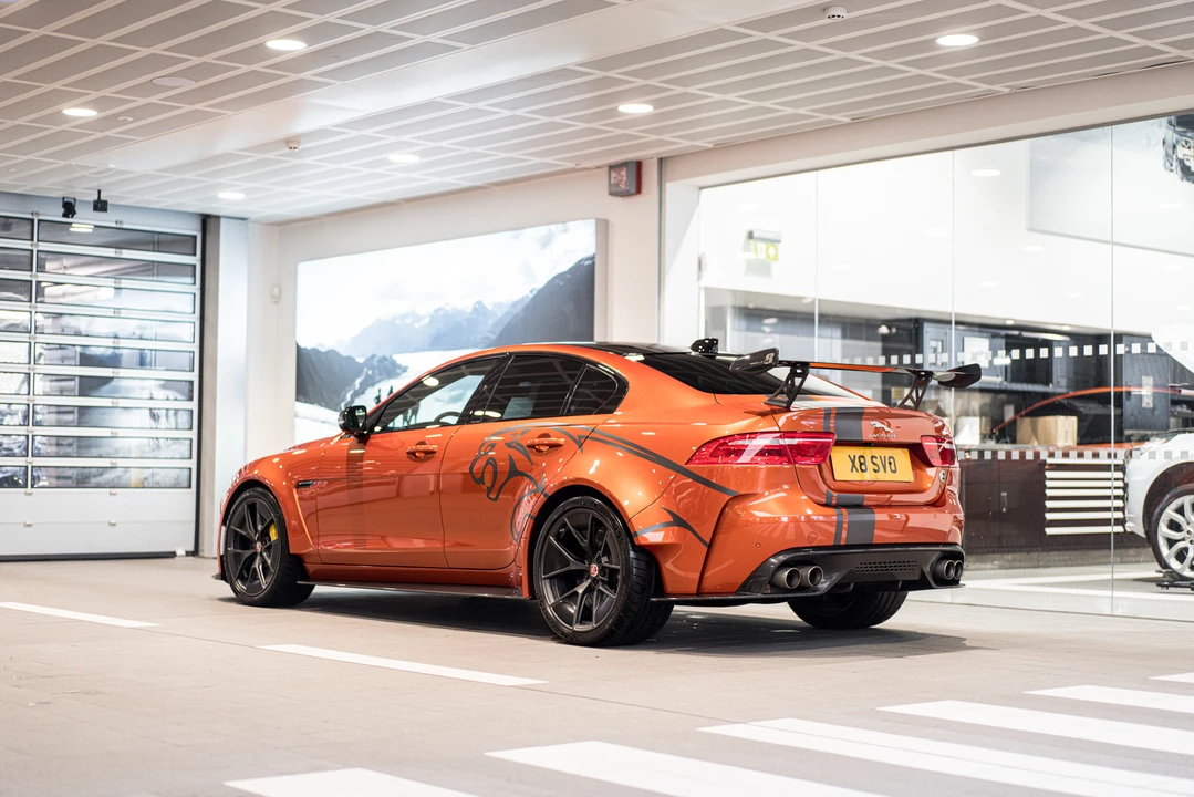 2018 Jaguar XE - Image 12 of 31