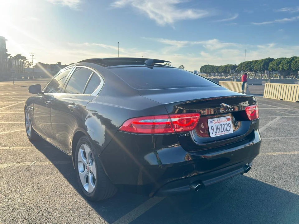 2018 Jaguar XE - Image 3 of 20