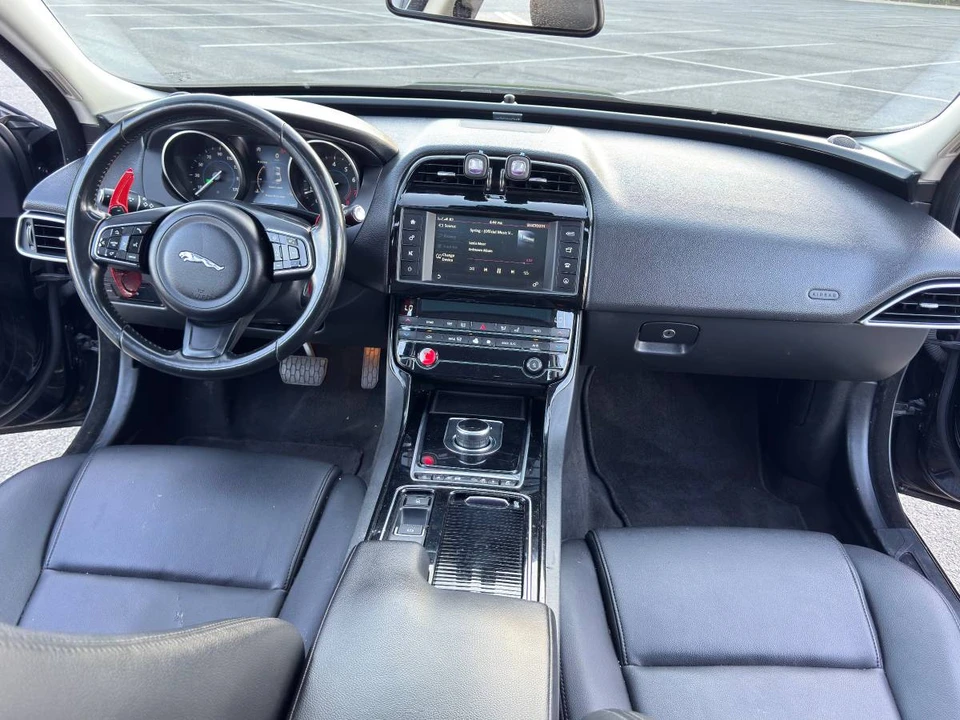 2018 Jaguar XE - Image 15 of 20