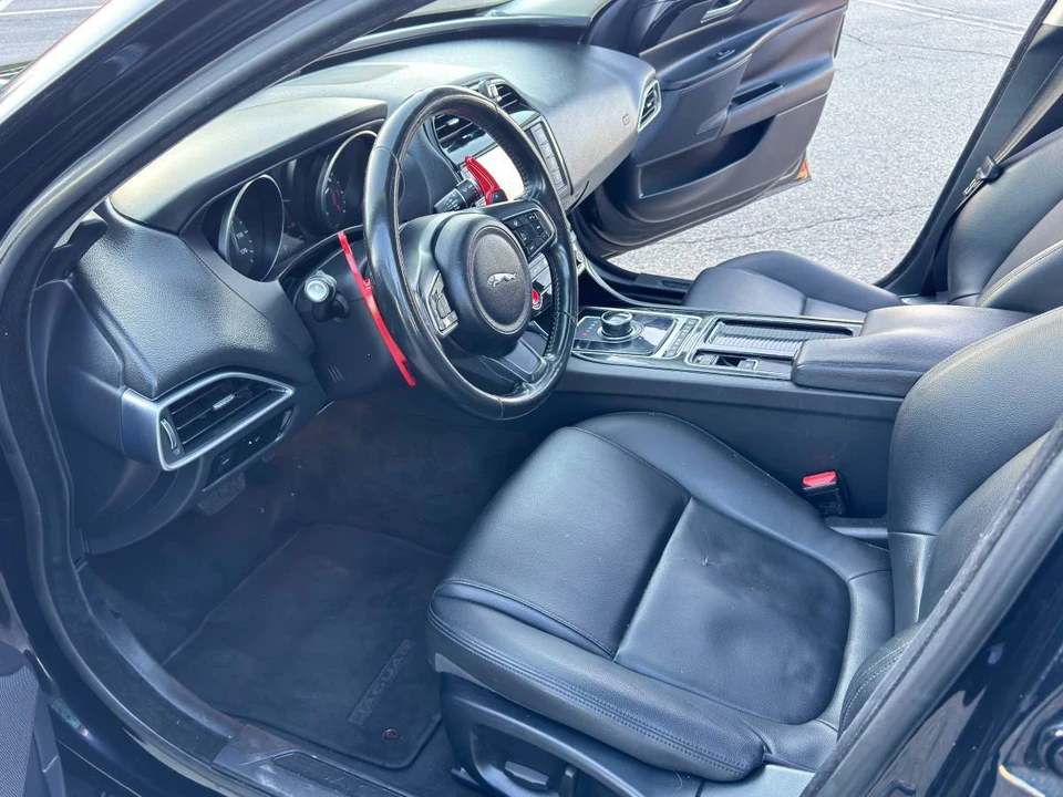 2018 Jaguar XE - Image 10 of 20