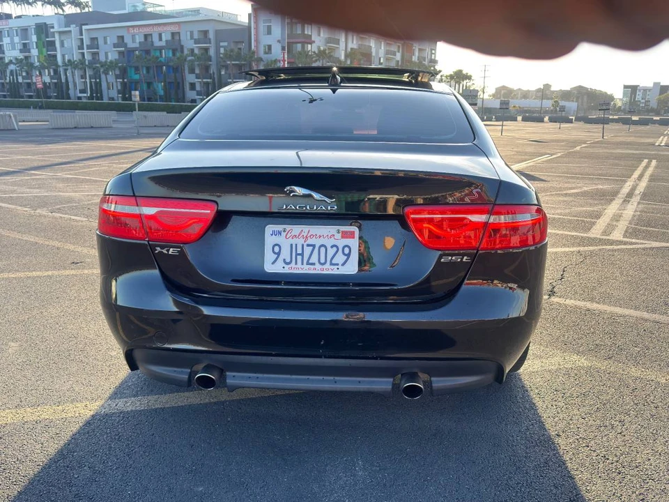 2018 Jaguar XE - Image 4 of 20