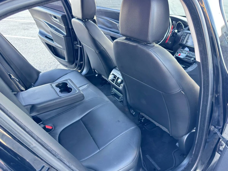 2018 Jaguar XE - Image 13 of 20