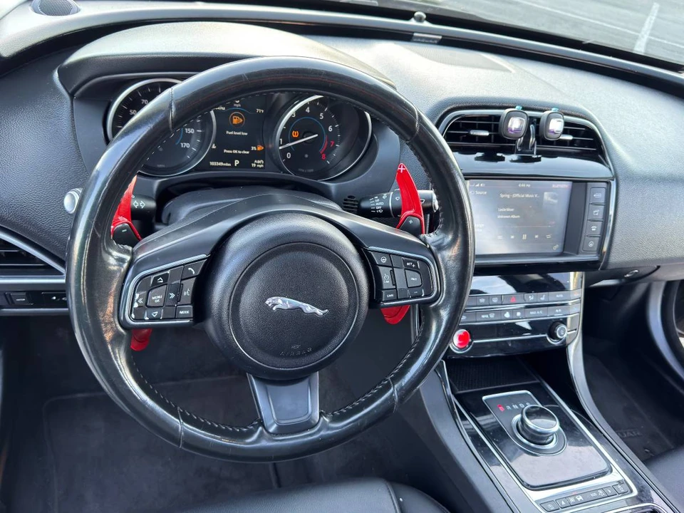 2018 Jaguar XE - Image 16 of 20