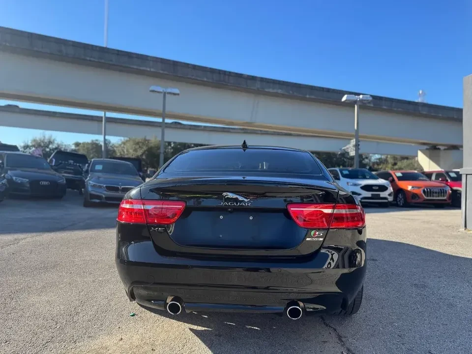 2018 Jaguar XE - Image 5 of 5