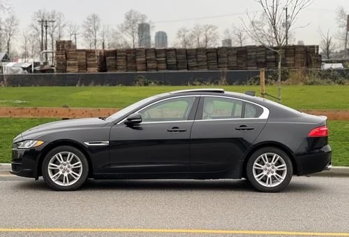 2018 Jaguar XE - Image 6 of 9