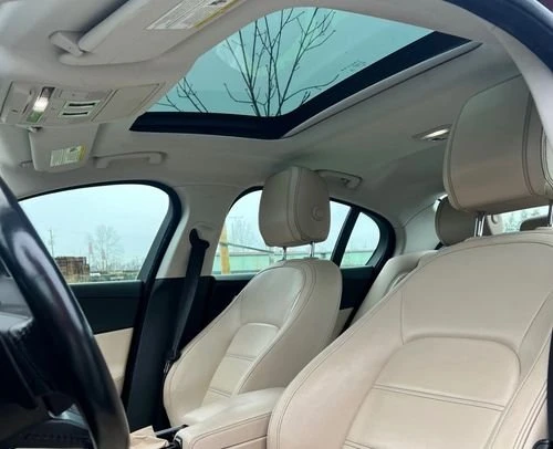 2018 Jaguar XE - Image 5 of 9