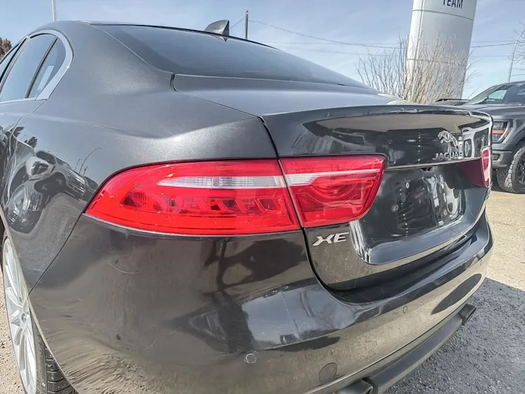 2018 Jaguar XE - Image 10 of 12