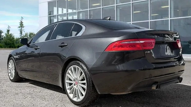 2018 Jaguar XE - Image 4 of 12