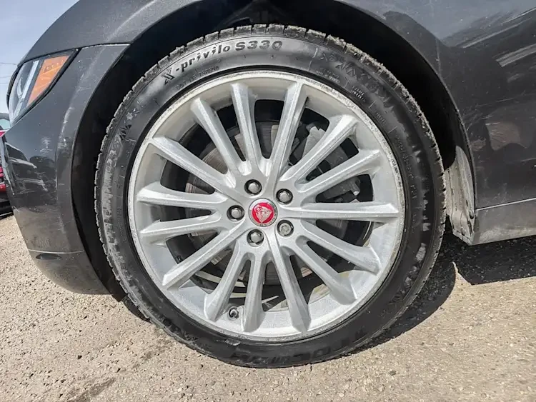 2018 Jaguar XE - Image 6 of 12