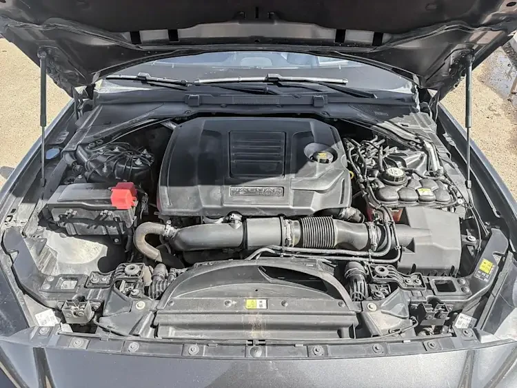 2018 Jaguar XE - Image 9 of 12