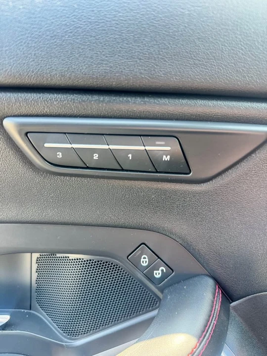 2018 Jaguar E-Pace - Image 9 of 18