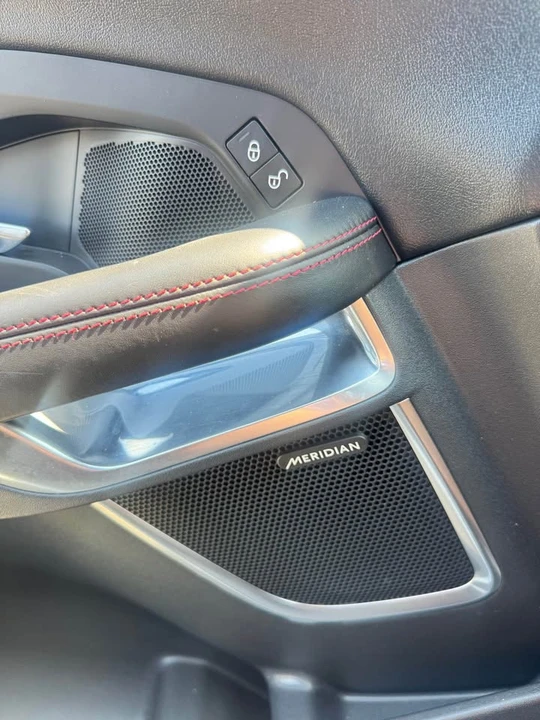 2018 Jaguar E-Pace - Image 8 of 18