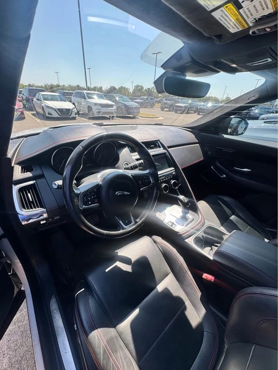 2018 Jaguar E-Pace - Image 6 of 18