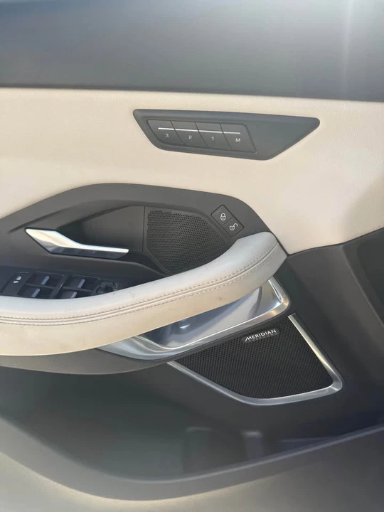 2018 Jaguar E-Pace - Image 14 of 15