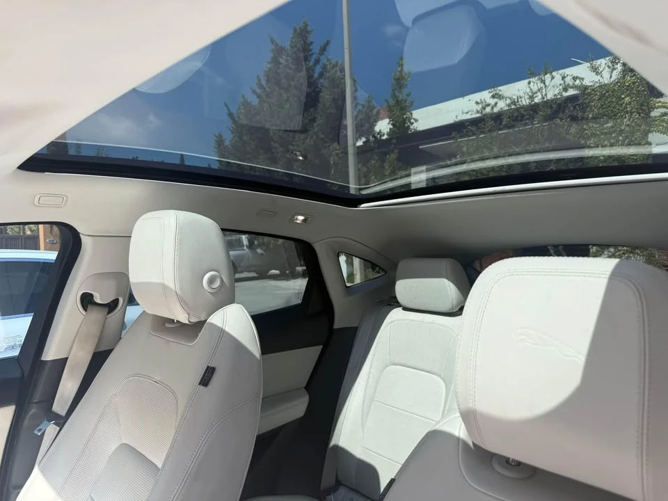 2018 Jaguar E-Pace - Image 9 of 15