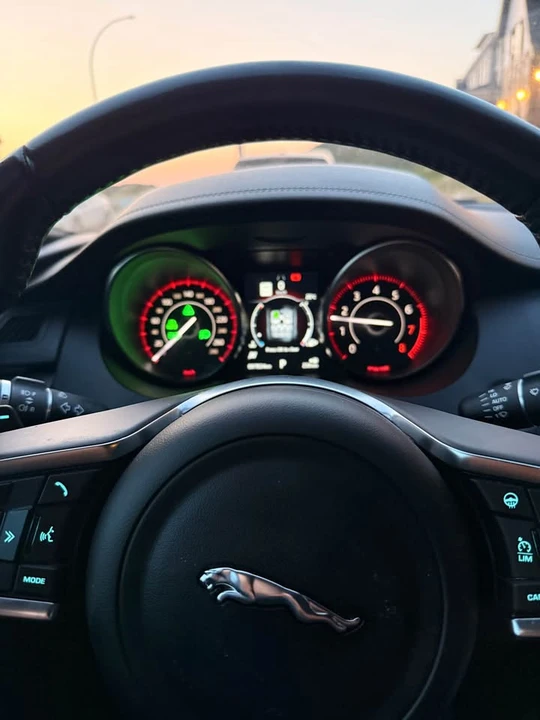 2018 Jaguar E-Pace - Image 4 of 5