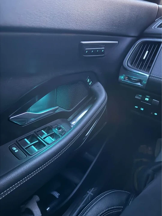 2018 Jaguar E-Pace - Image 4 of 16