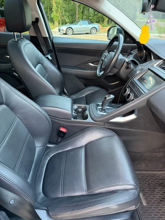 2018 Jaguar E-Pace - Image 8 of 10