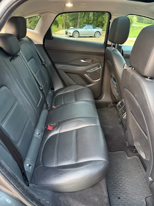 2018 Jaguar E-Pace - Image 9 of 10