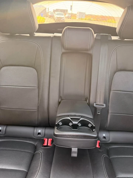 2018 Jaguar E-Pace - Image 9 of 10