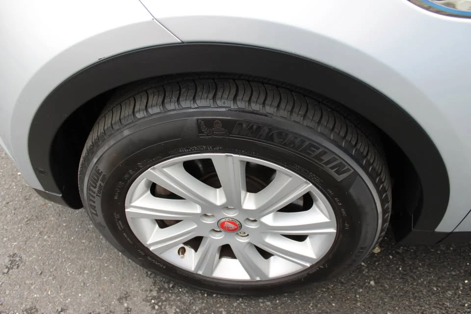 2018 Jaguar E-Pace - Image 9 of 20
