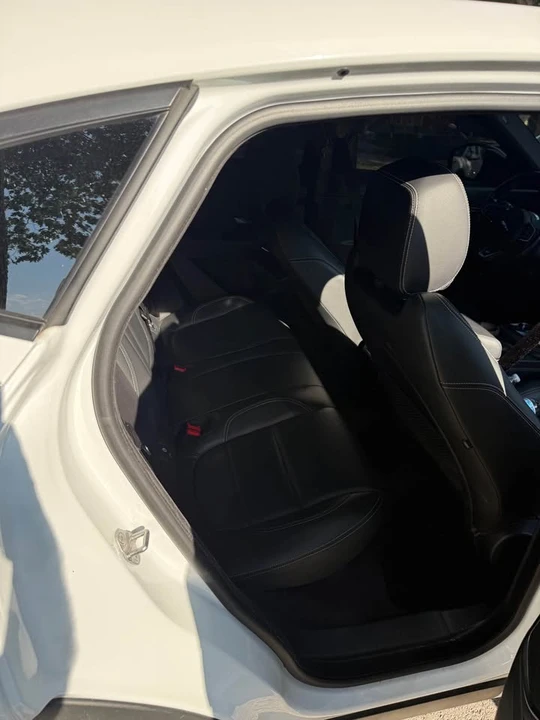 2018 Jaguar E-Pace - Image 7 of 7