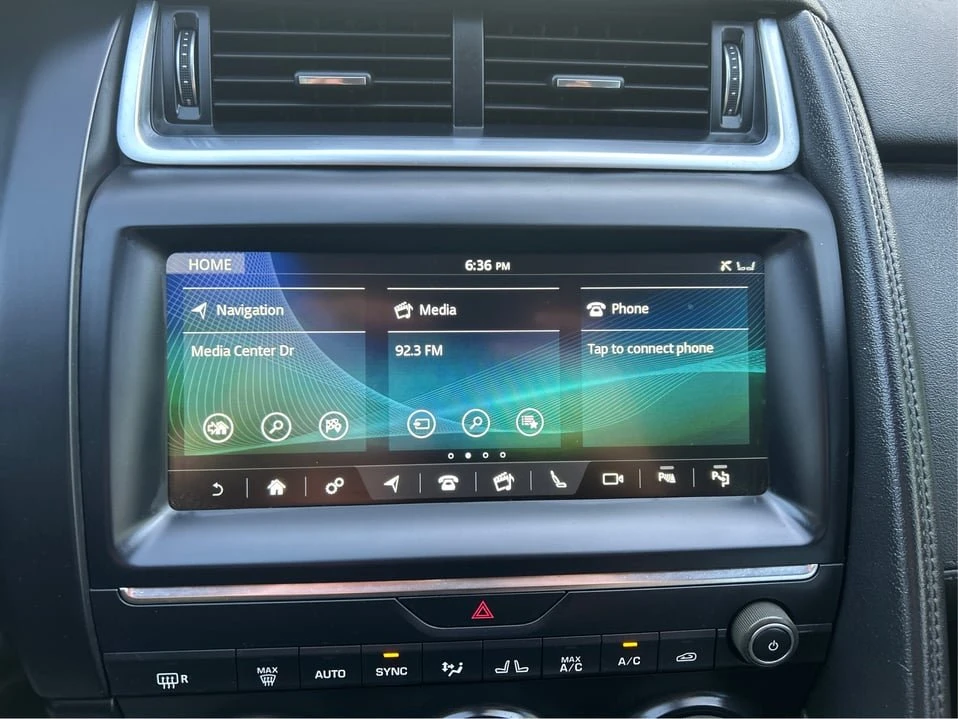 2018 Jaguar E-Pace - Image 15 of 18