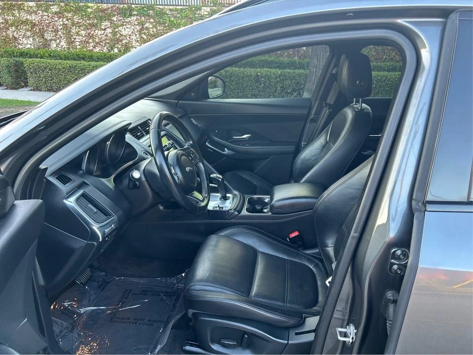 2018 Jaguar E-Pace - Image 9 of 18