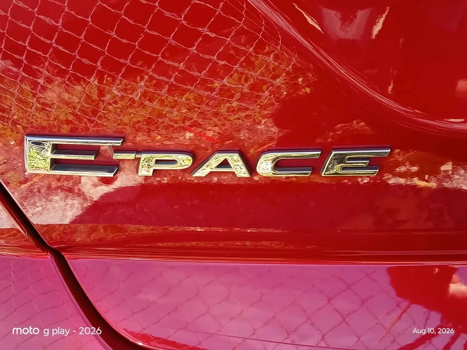 2018 Jaguar E-Pace - Image 18 of 19
