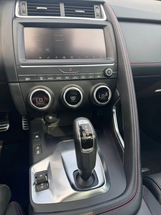 2018 Jaguar E-Pace - Image 17 of 20
